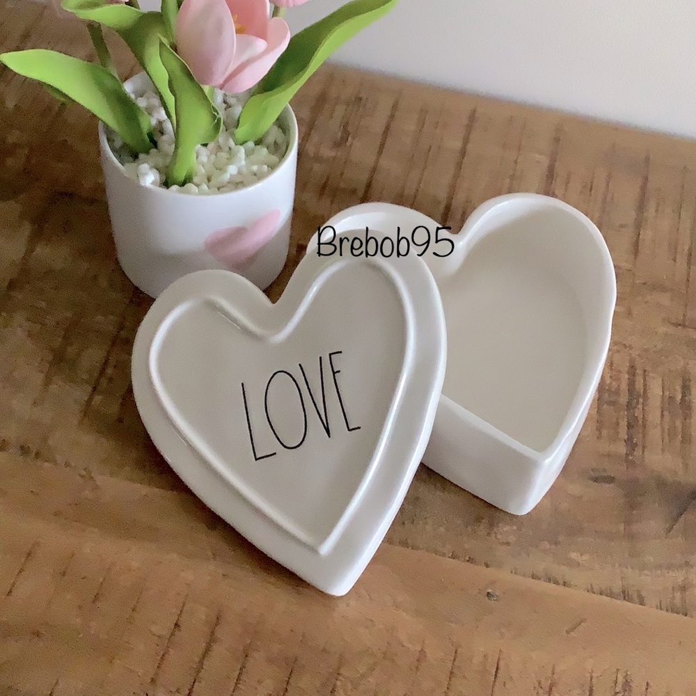 Rae Dunn heart shaped trinket box